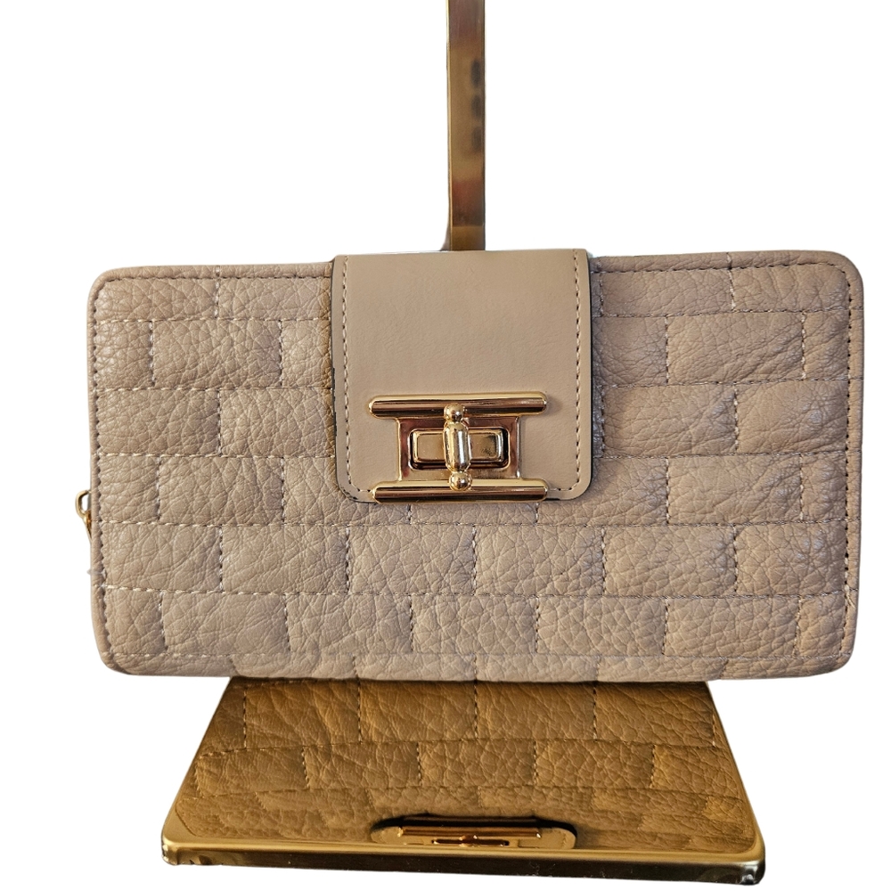 NWOT Unlisted Wallet